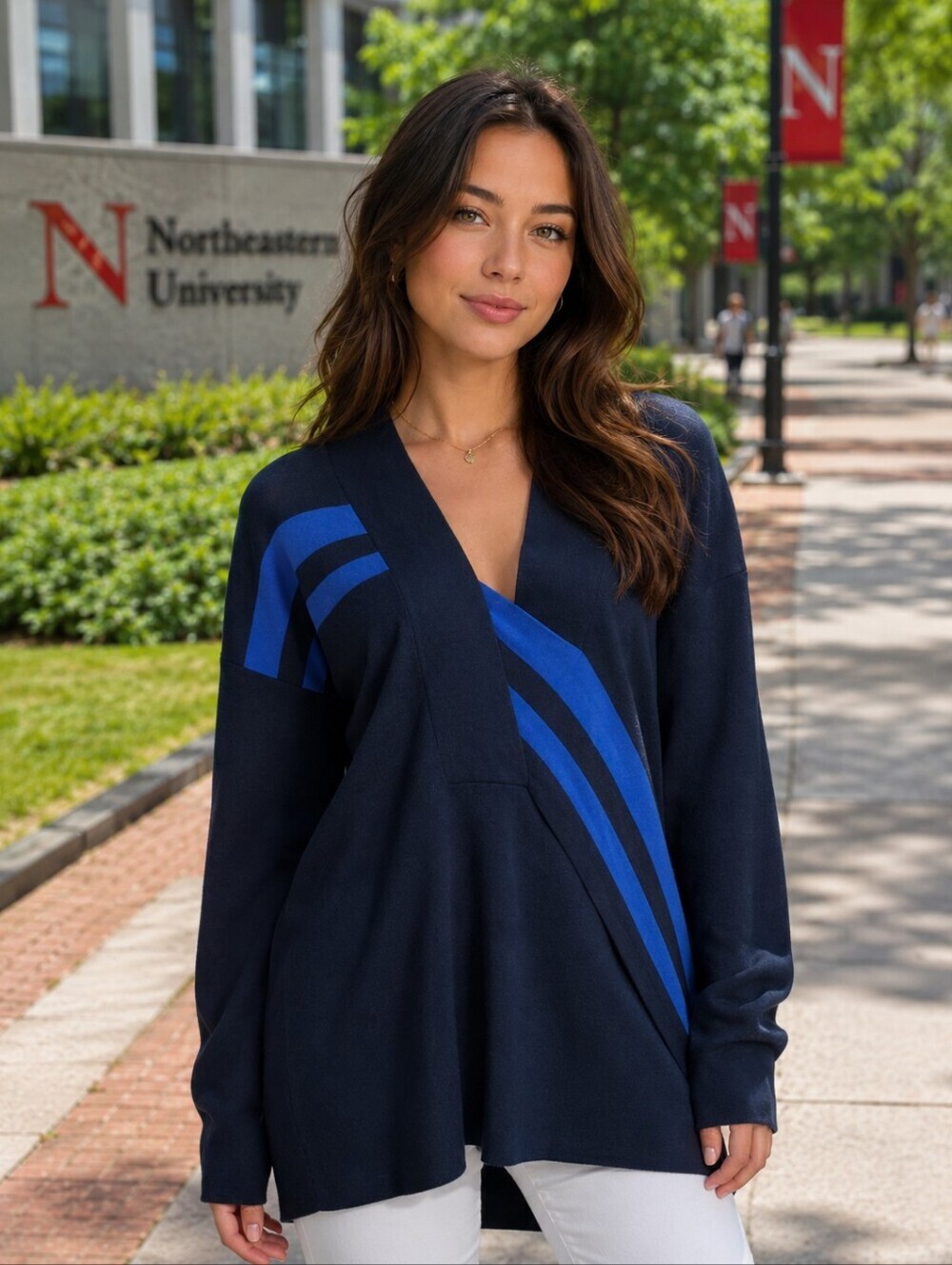 Rag & Bone Women's Navy and Royal Blue V-Neck Wool